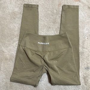 ALPHALETE Amplify leggings in Gold